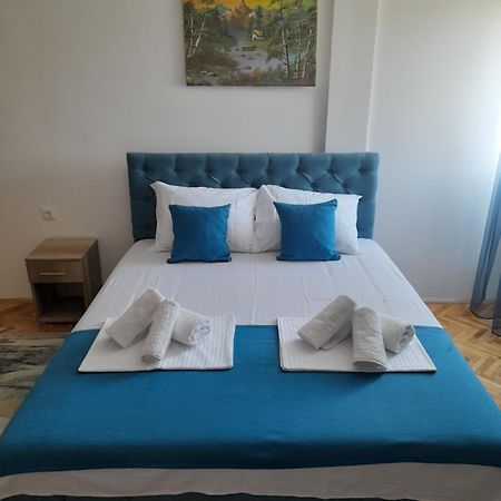 Holiday Apartament Three Ni Kültér fotó