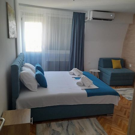 Holiday Apartament Three Ni Kültér fotó